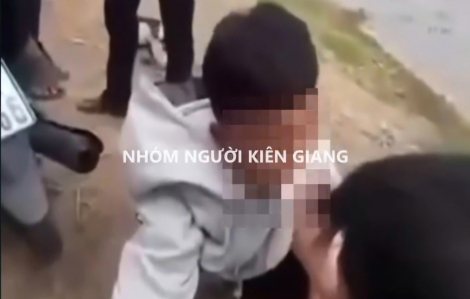 Nam sinh ở An Giang bị bạn học nhét băng vệ sinh vào miệng