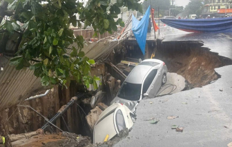 'Hố tử thần' sâu 2m 'nuốt' 2 ô tô và 1 người