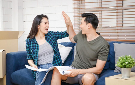 Người vợ tiêu hoang cần người chồng biết kiểm soát tiền bạc