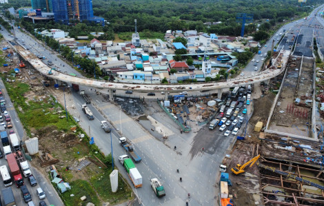 Cầu vượt chữ C sắp hoàn thành, nút giao An Phú rõ hình hài sau gần 3 năm thi công