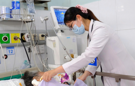 Đau hông lưng nhiều ngày, cụ bà rơi vào nguy kịch