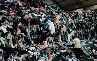 Hàn Quốc đau đầu với rác thải thời trang