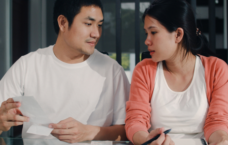 Nhìn sắc mặt chồng để sống