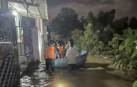 Dân quân tự vệ ở Lâm Đồng và Bình Thuận xuyên đêm hỗ trợ người dân chạy lũ