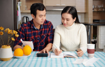 Sung sướng gì khi giữ tiền lương của chồng!