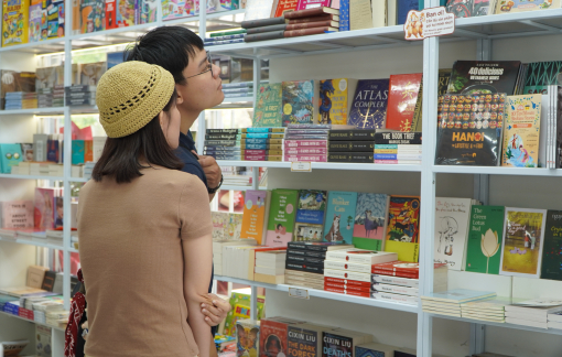 Nhà sách “không ngủ” đầu tiên của TPHCM mở ra không gian đọc mới trên phố đi bộ Nguyễn Huệ