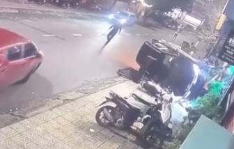 Lái ô tô lao thẳng vào quán nhậu sau khi cãi nhau