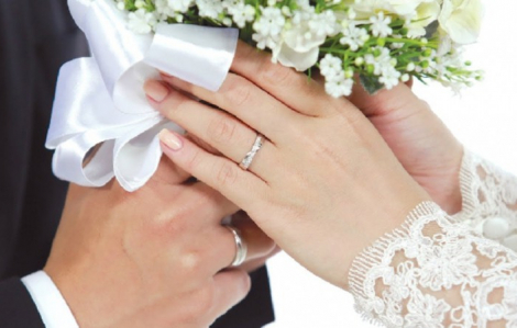 Anh tặng người cũ chiếc túi 40 triệu đồng nhưng đắn đo khi mua nhẫn cưới cho tôi