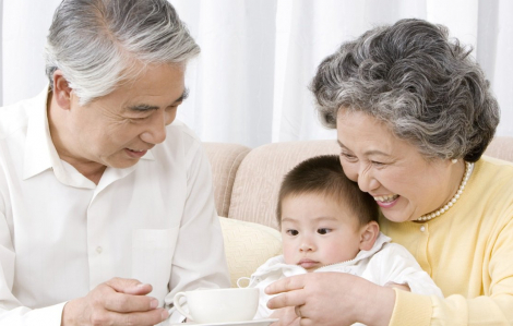 Ông bà chăm cháu giúp giảm nguy cơ bệnh tật