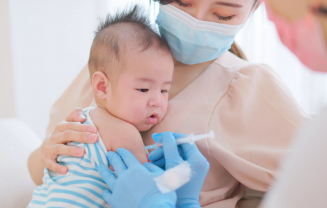Tiêm chủng mở rộng và dịch vụ: Cha mẹ nên lựa chọn thế nào?