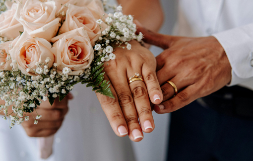 Phát hiện chồng ngoại tình khi sắp cưới