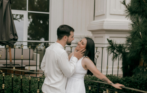 Giữ gia đình hay tự cứu mình?