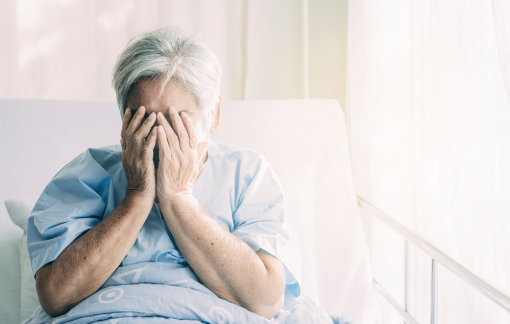 Mối nguy khi người lớn tuổi mắc bệnh não mô cầu