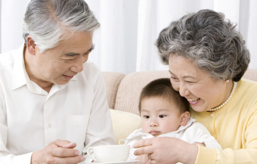 Ông bà chăm cháu giúp giảm nguy cơ bệnh tật