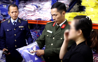 Phát hiện cửa hàng bán đồ thể thao nghi giả mạo Nike, Adidas