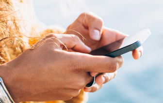 Người yêu né tránh giải thích chuyện tin nhắn