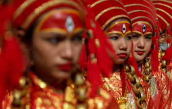 Những người làm nghề môi giới hôn nhân tìm thấy 'vùng đất săn mồi mới' ở Nepal