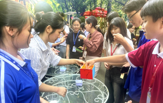 Sáng tạo không gian để học sinh mạnh dạn nói tiếng Anh