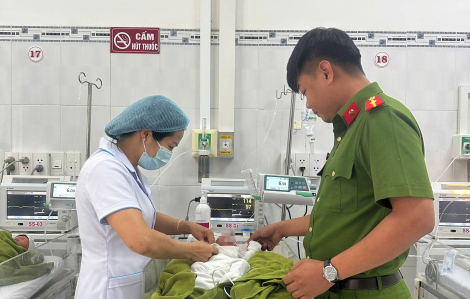 Cứu kịp thời cháu bé sơ sinh bị vùi trong cát