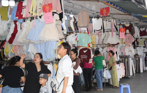 Tháng khuyến mãi tập trung, chợ truyền thống giảm giá như siêu thị