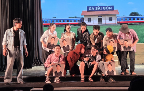 NSND Hồng Vân trao quyền cho người trẻ