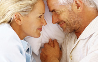 Hơn 50 tuổi vẫn rung động với người đàn ông khác