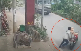 Người đàn ông đẩy CSGT vào đầu xe tải đang lưu thông