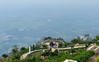 Núi Bà Đen mở lại hoạt động leo núi