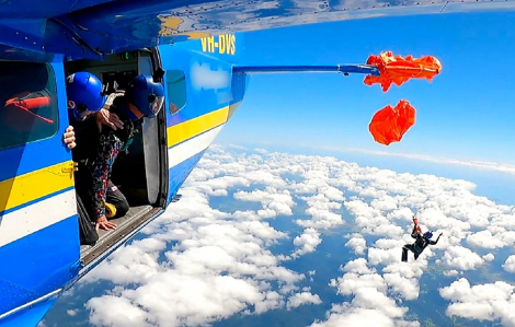 VĐV nhảy dù sống sót sau khi dù phụ mắc vào đuôi máy bay ở độ cao 4.600m