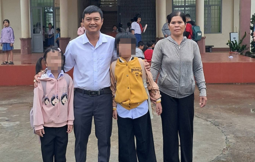 Công an báo cáo gì vụ hai bé gái bị cha ruột xích, nhốt trong phòng?