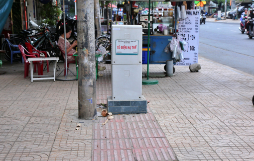 Nhiều chướng ngại vật chiếm đường đi của người khiếm thị