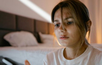 Chồng tôi xem vợ cũ là bạn tâm giao, nói xấu tôi với cô ấy