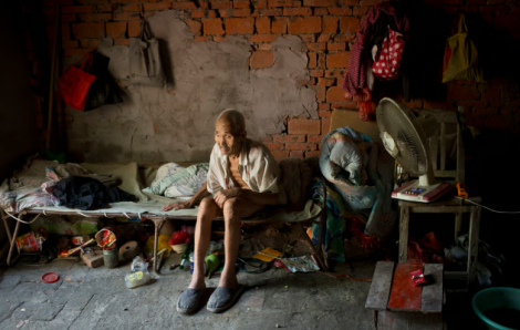 Người con trai suýt chết vì ngủ trên chiếc giường người mẹ mới mất