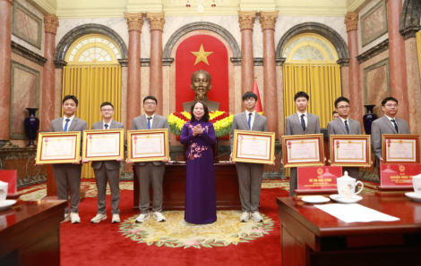 Phó Chủ tịch nước trao Huân chương Lao động cho học sinh đoạt giải quốc tế năm 2025