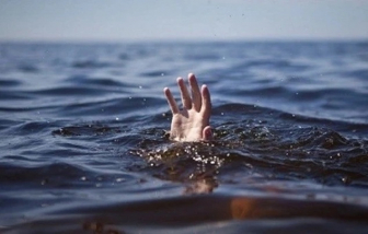 Đi làm thuê về, người mẹ chết lặng phát hiện hai con đuối nước tử vong