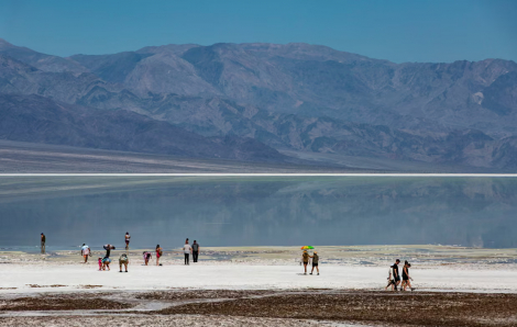 Hồ nước cổ đại tái xuất hiện giữa sa mạc nóng nhất Bắc Mỹ