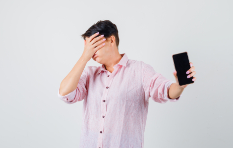 Chồng đi nhậu không nghe máy, vợ nổi nóng là sai?