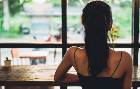 Vợ cũ không buông, vợ mới không yên