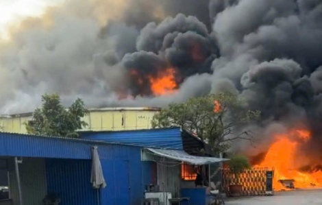 Robot và dàn xe chữa cháy cứu xưởng sản xuất giày