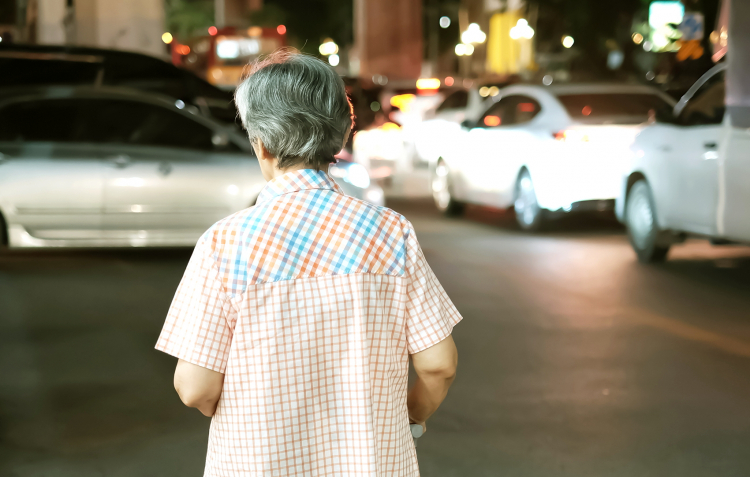 Người già trong thành phố