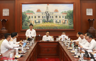 Bí thư Thành ủy TPHCM xúc động trước những việc “rất nhỏ” vì người dân