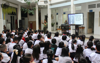 Học sinh hò reo, quay phim bạn bè đánh nhau có thể vi phạm pháp luật