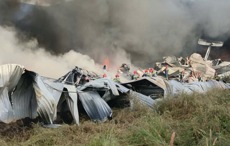 Cháy lớn ở công ty gỗ lúc rạng sáng