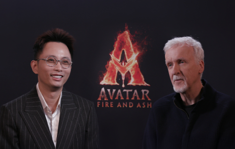 James Cameron thích thú với món quà bí mật đến từ Việt Nam tại buổi ra mắt 'Avatar 3: Lửa và tro tàn'