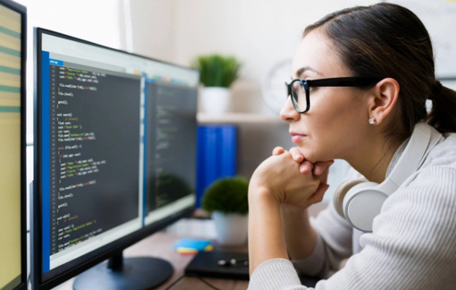 AI lấy đi việc làm của phụ nữ nhiều hơn đàn ông