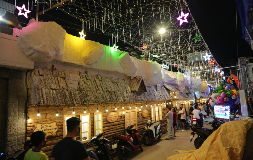 Giáng sinh rộn ràng trong những con hẻm TPHCM