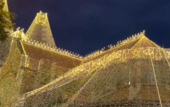 Nhà thờ Đức Bà Sài Gòn lúc lên đèn