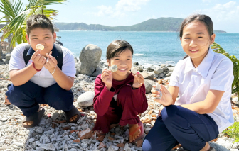 Niềm vui của trẻ con làng chài