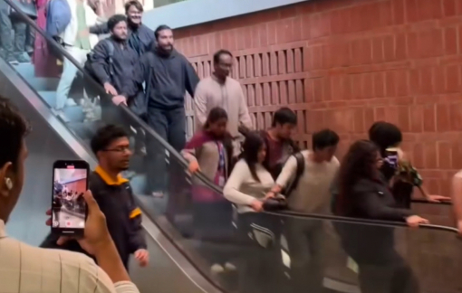 Thang cuốn bất ngờ tăng tốc dữ dội khiến nhiều sinh viên hoảng hốt