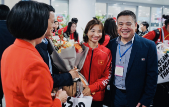 Các chàng trai, cô gái 'vàng' Việt Nam trở về nước sau khi hoàn thành nhiệm vụ SEA games 33